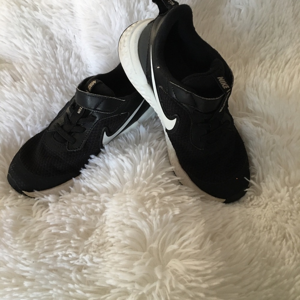 Kids Nike revolutions